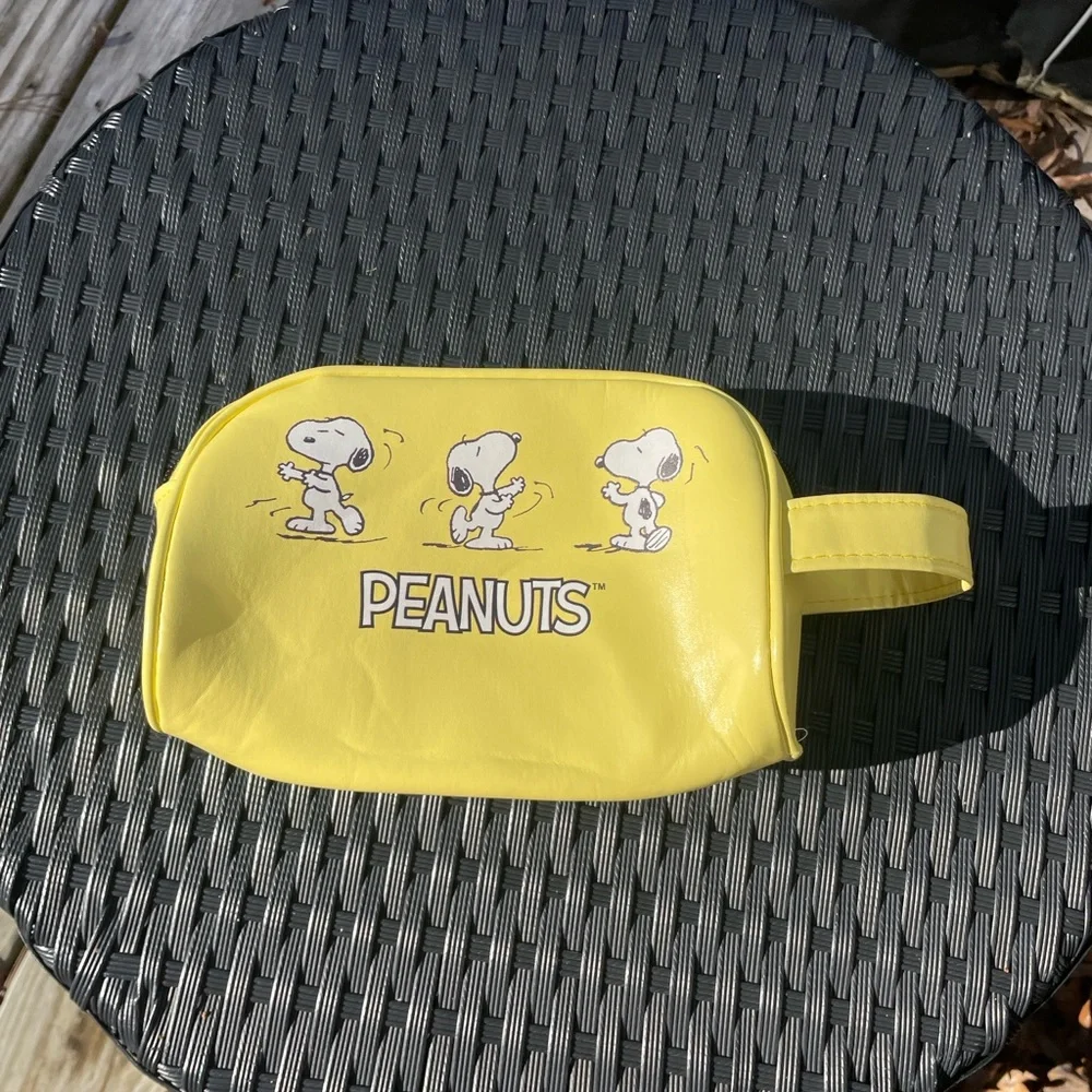PEANUTS- Snoopy Travel Pag/Pouch/Cosmetic Bag/Organizer (UNISEX)